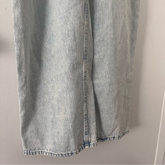 High Rise Mom Jeans Light Wash Women’s Size 8 High Rise 11” - Picture 4 of 14